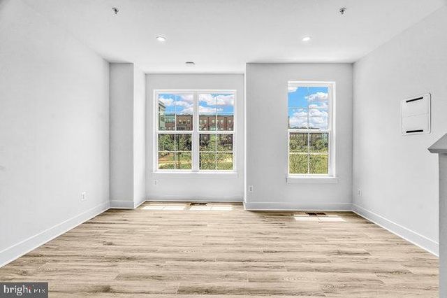 11236 BUNSEN ST, Reston, VA 20190