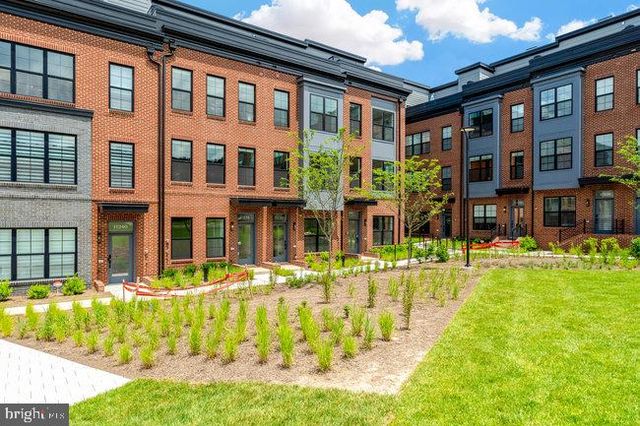 11236 BUNSEN ST, Reston, VA 20190