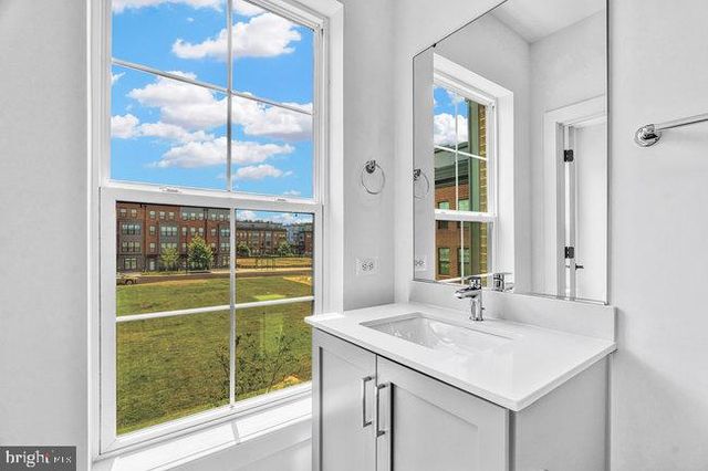 11236 BUNSEN ST, Reston, VA 20190