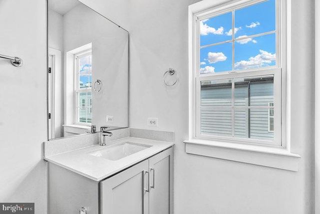 11236 BUNSEN ST, Reston, VA 20190