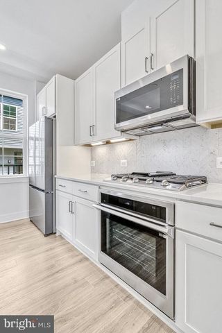 11236 BUNSEN ST, Reston, VA 20190