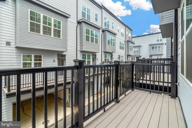 11236 BUNSEN ST, Reston, VA 20190