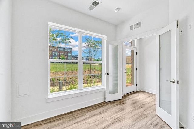 11236 BUNSEN ST, Reston, VA 20190