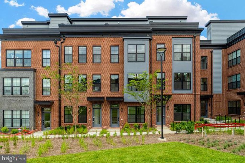 11236 BUNSEN ST, Reston, VA 20190