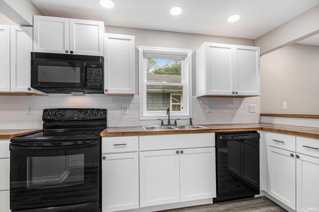 414 W Superior Street, Osceola, IN 46561