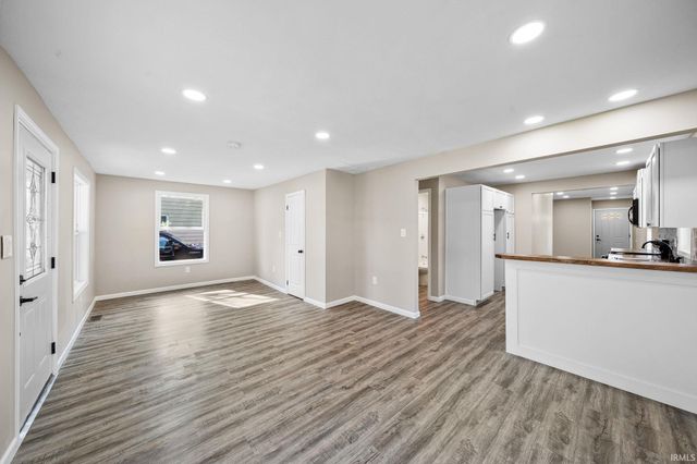 414 W Superior Street, Osceola, IN 46561