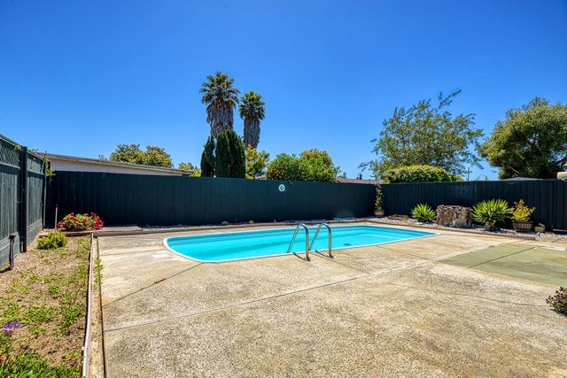 410 Spruce Circle, Watsonville, CA 95076