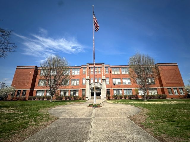 90 Mckinstry Ave 106, Chicopee, MA 01013