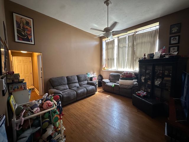 90 Mckinstry Ave 106, Chicopee, MA 01013