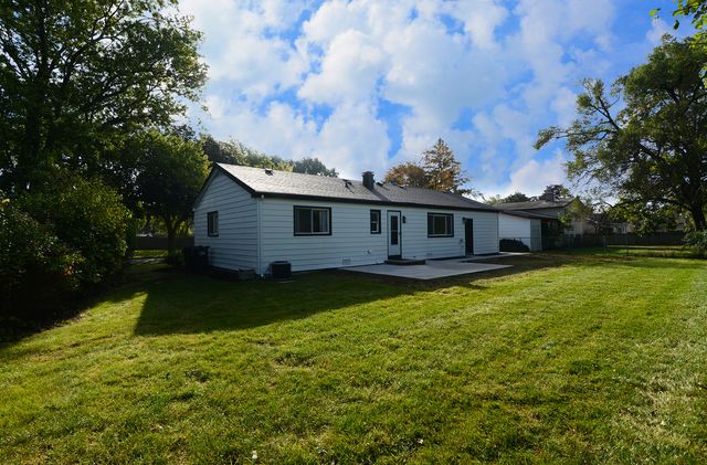 600 Sussex Lane, Crystal Lake, IL 60014