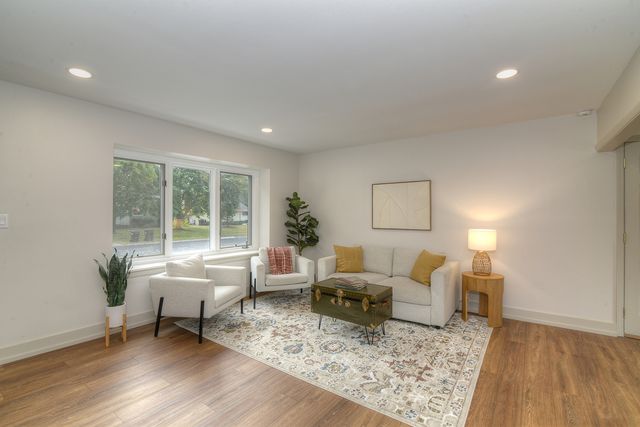 600 Sussex Lane, Crystal Lake, IL 60014