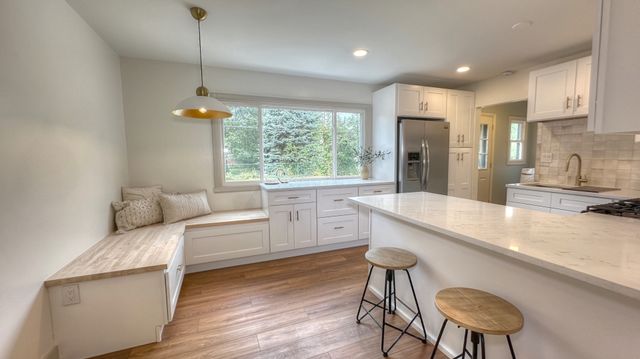 600 Sussex Lane, Crystal Lake, IL 60014