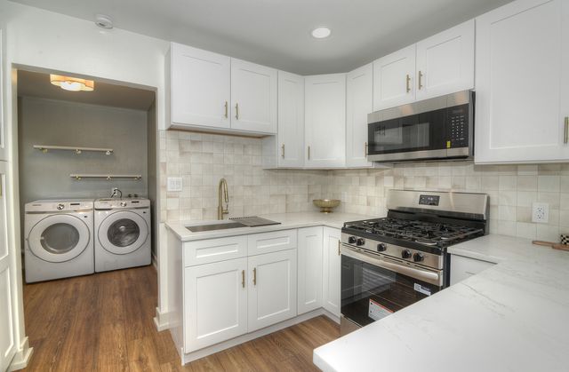 600 Sussex Lane, Crystal Lake, IL 60014