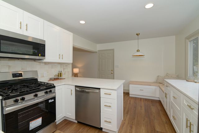 600 Sussex Lane, Crystal Lake, IL 60014