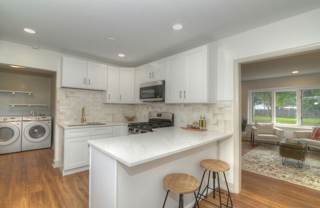 600 Sussex Lane, Crystal Lake, IL 60014