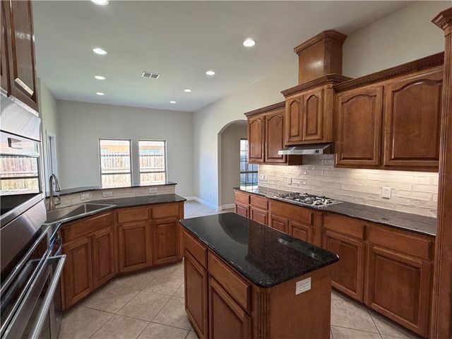 6510 Philmont Lake Dr, Corpus Christi, TX 78414