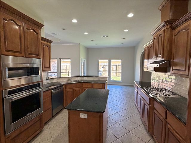 6510 Philmont Lake Dr, Corpus Christi, TX 78414