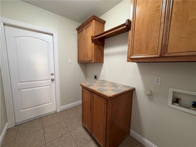 6510 Philmont Lake Dr, Corpus Christi, TX 78414