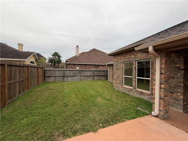 6510 Philmont Lake Dr, Corpus Christi, TX 78414