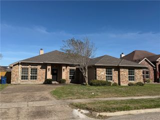 6510 Philmont Lake Dr, Corpus Christi, TX 78414