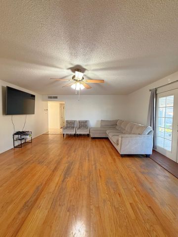 4045 E Bellaire Way, Fresno, CA 93726