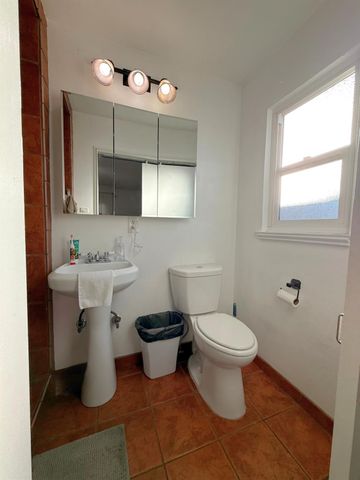 4045 E Bellaire Way, Fresno, CA 93726