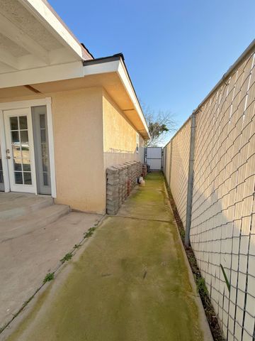 4045 E Bellaire Way, Fresno, CA 93726