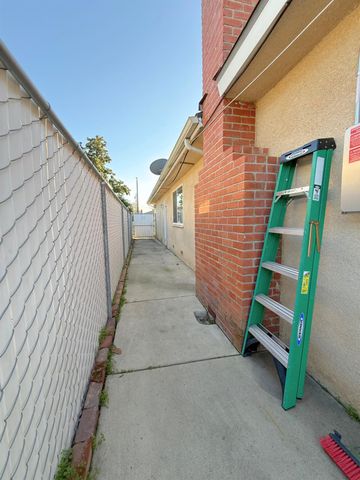 4045 E Bellaire Way, Fresno, CA 93726