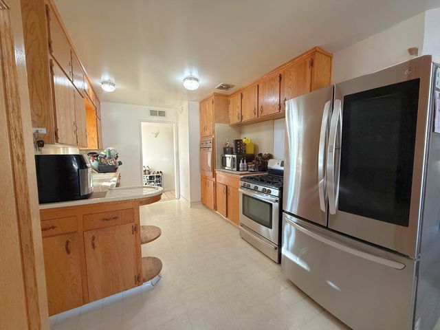 4045 E Bellaire Way, Fresno, CA 93726