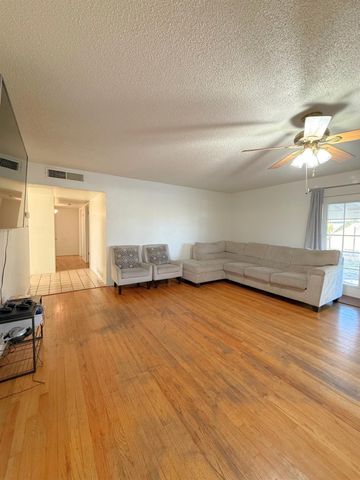 4045 E Bellaire Way, Fresno, CA 93726