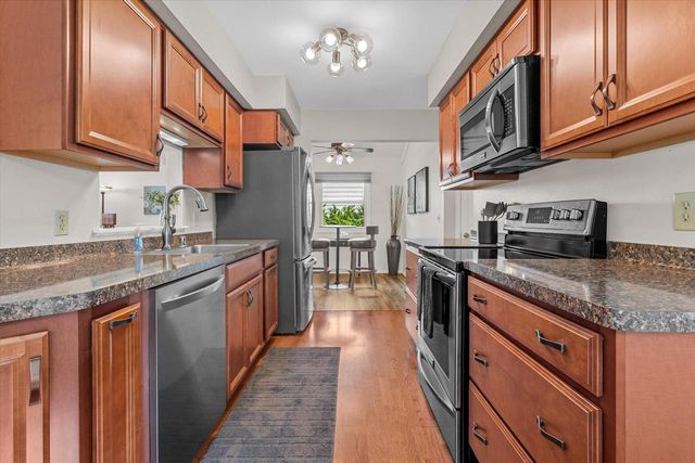 1139 Dogwood LANE, Waukesha, WI 53189