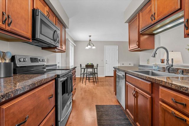 1139 Dogwood LANE, Waukesha, WI 53189
