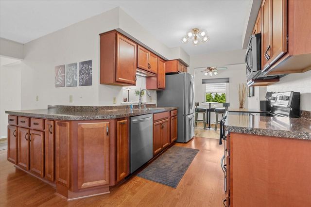1139 Dogwood LANE, Waukesha, WI 53189