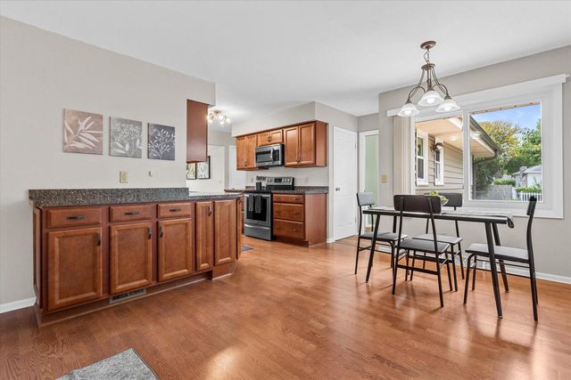 1139 Dogwood LANE, Waukesha, WI 53189
