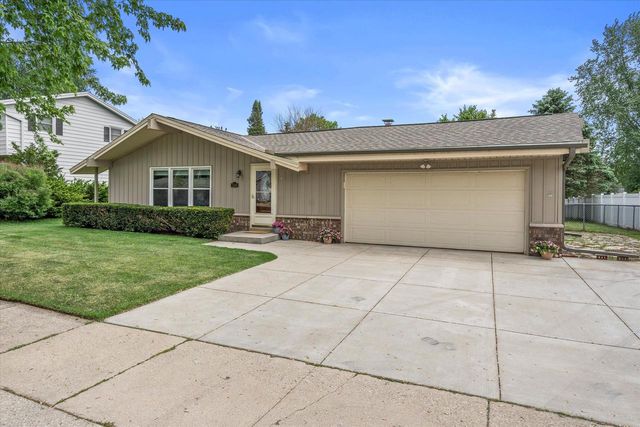 1139 Dogwood LANE, Waukesha, WI 53189