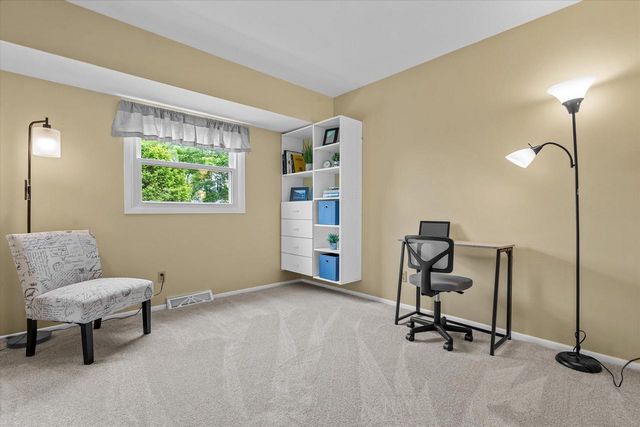 1139 Dogwood LANE, Waukesha, WI 53189