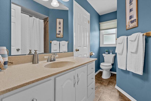 1139 Dogwood LANE, Waukesha, WI 53189