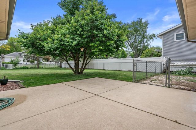 1139 Dogwood LANE, Waukesha, WI 53189