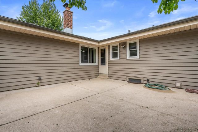 1139 Dogwood LANE, Waukesha, WI 53189