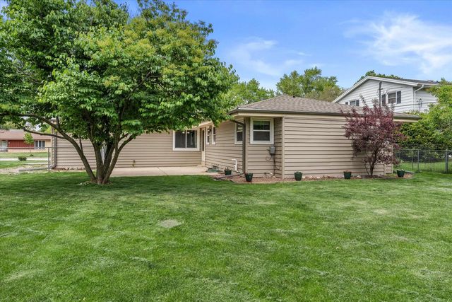 1139 Dogwood LANE, Waukesha, WI 53189