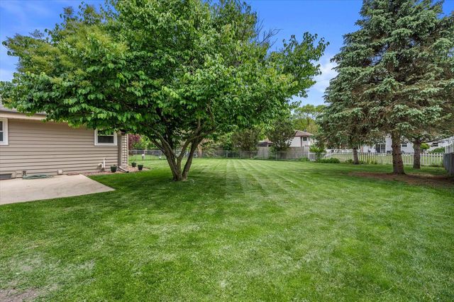 1139 Dogwood LANE, Waukesha, WI 53189