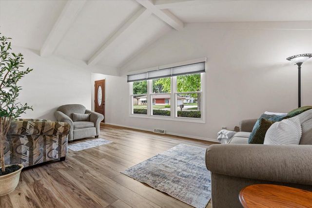 1139 Dogwood LANE, Waukesha, WI 53189
