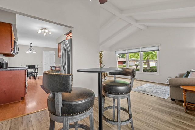 1139 Dogwood LANE, Waukesha, WI 53189