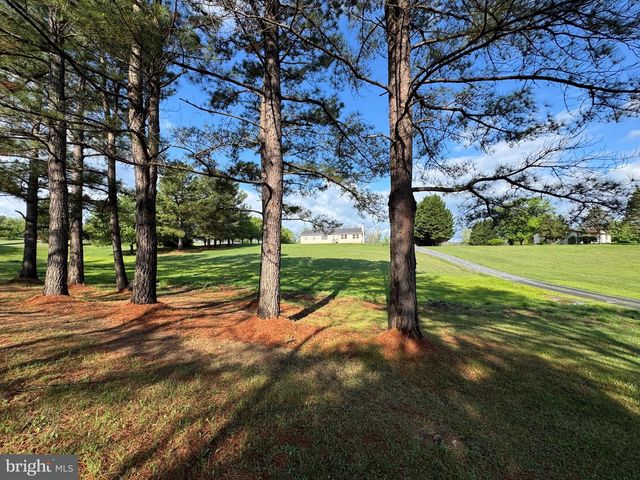 1660 HIGHLAND RIDGE RD, Berkeley Springs, WV 25411