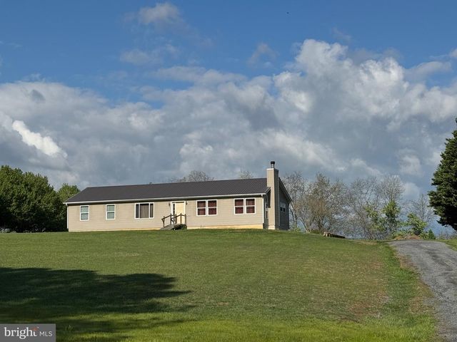 1660 HIGHLAND RIDGE RD, Berkeley Springs, WV 25411