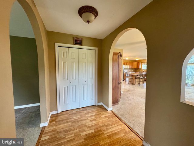 1660 HIGHLAND RIDGE RD, Berkeley Springs, WV 25411