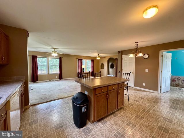 1660 HIGHLAND RIDGE RD, Berkeley Springs, WV 25411