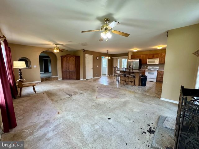 1660 HIGHLAND RIDGE RD, Berkeley Springs, WV 25411