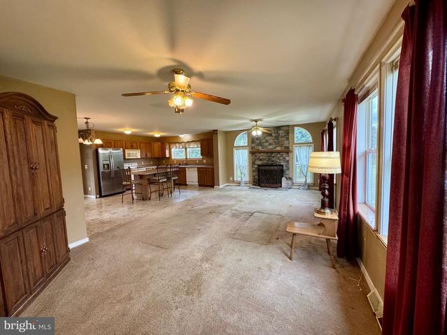 1660 HIGHLAND RIDGE RD, Berkeley Springs, WV 25411