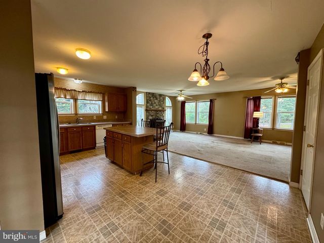 1660 HIGHLAND RIDGE RD, Berkeley Springs, WV 25411